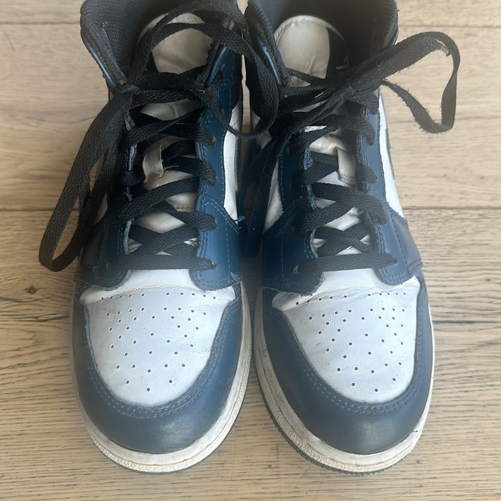 Air Jordan Mid - Picture 2 of 5